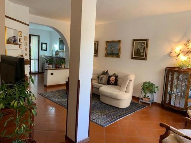 Villa Indipendente in vendita a Montecatini Terme, Toscana