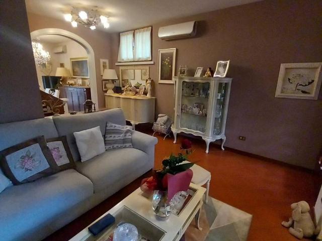 Villa Schiera in vendita a Montecatini Terme, Toscana