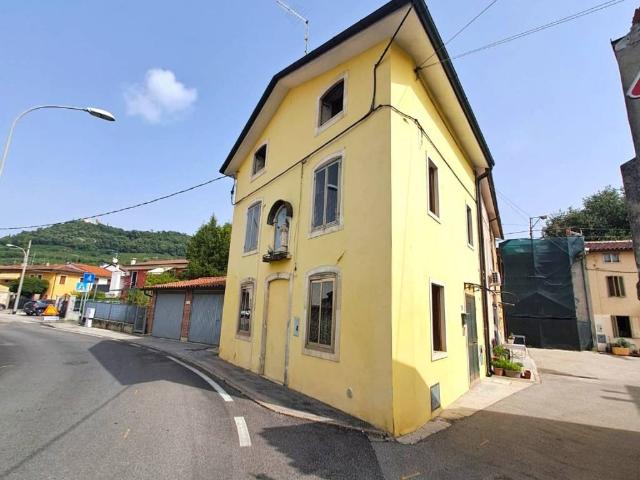 Villa Schiera in vendita a Alte Ceccato, Montecchio Maggiore