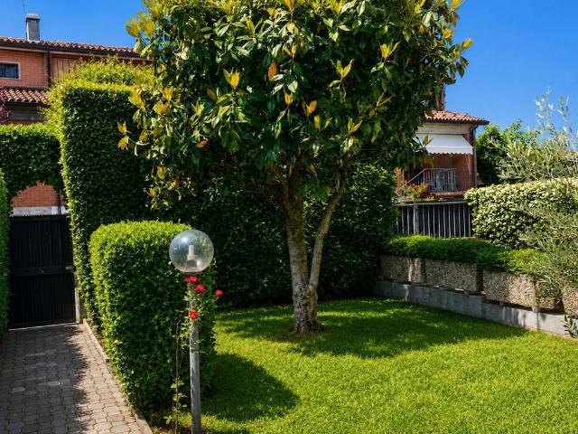 Villa Schiera in vendita a Montechiarugolo, Reggio Emilia