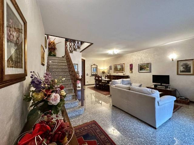 Villa Schiera in vendita a Montechiarugolo, Reggio Emilia
