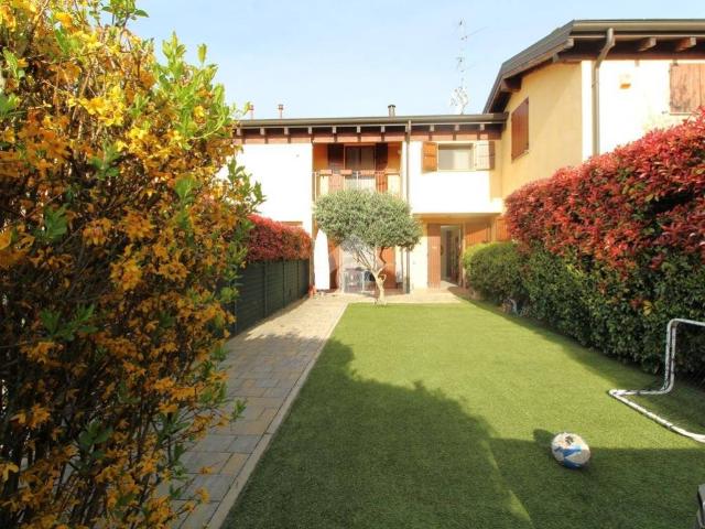 Villa Schiera in vendita a Montechiarugolo, Reggio Emilia