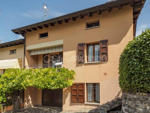 Villa Schiera in vendita a Unione dei comuni del Distretto Ceramico, Montefiorino
