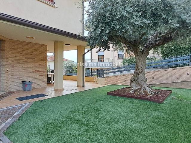 Villa Schiera in vendita a Osteria Nuova, Montelabbate