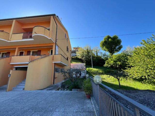 Villa Schiera in vendita a Farneto, Marche