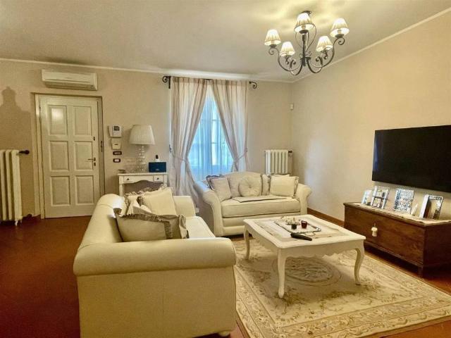 Villa Schiera in vendita a Riva di Bagnolo, Montemurlo