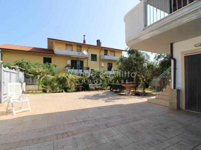 Villa Schiera in vendita a Marina di Montenero di Bisaccia, Montenero di Bisaccia