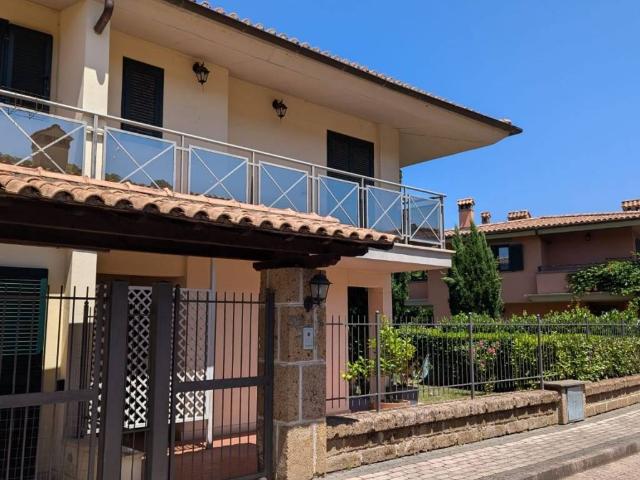 Villa Schiera in vendita a Monterosi, Lazio