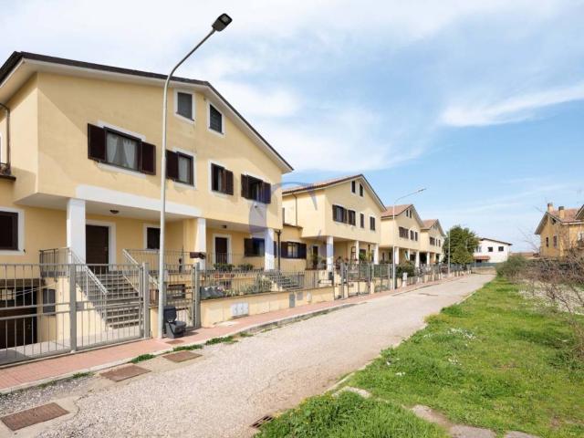 Villa Schiera in vendita a Monterosi, Lazio