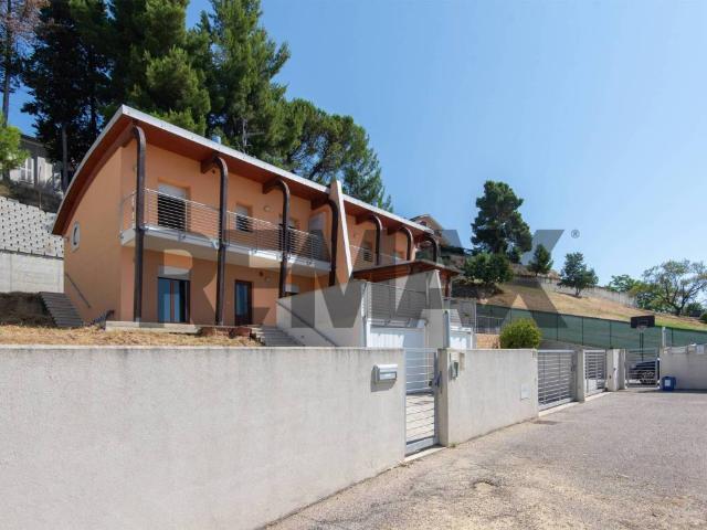 Villa Schiera in vendita a Montesilvano Colle, Montesilvano