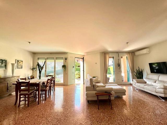 Villa Indipendente in vendita a Cavazzale, Monticello Conte Otto