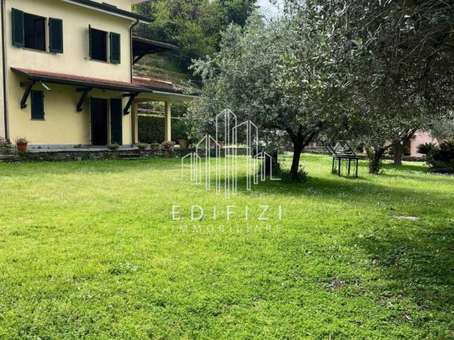 Villa Schiera in vendita a Prato, Montignoso