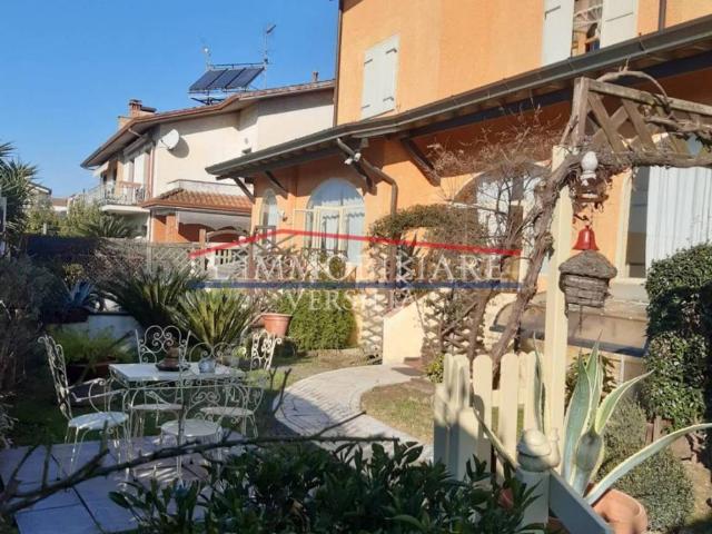 Villa Schiera in vendita a Montignoso, Toscana