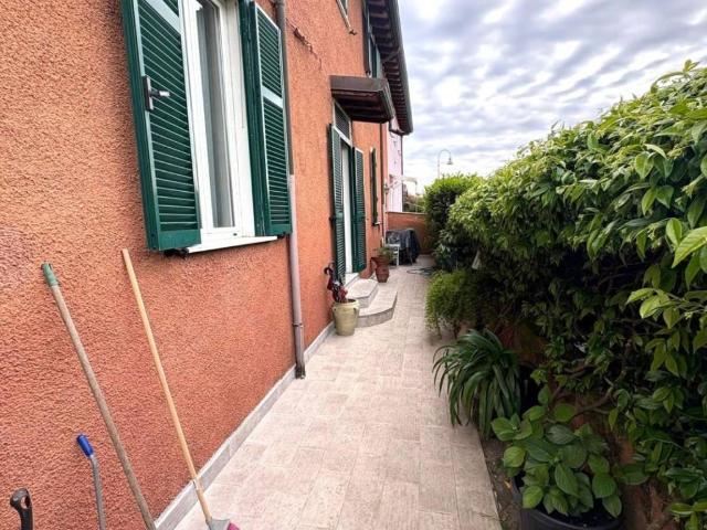 Villa Schiera in vendita a Montignoso, Toscana