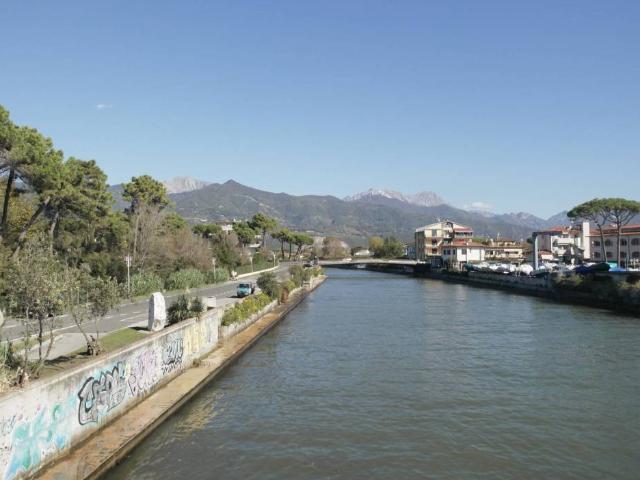 Villa Schiera in vendita a Montignoso, Toscana