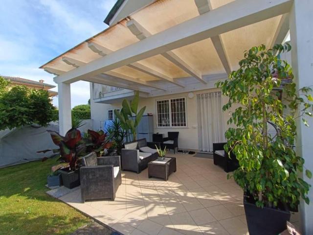 Villa Schiera in vendita a Cervaiolo, Montignoso
