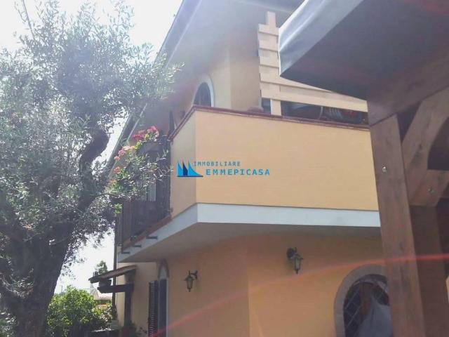 Villa Schiera in vendita a Debbia, Montignoso