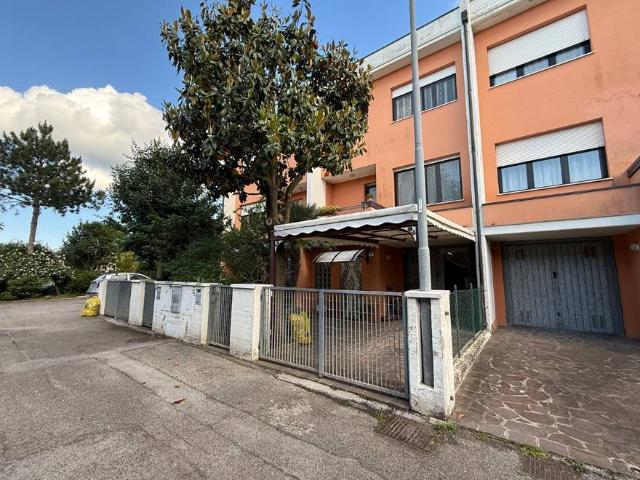 Villa Schiera in vendita a Morciano Di Romagna, Reggio Emilia