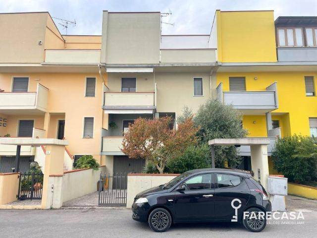 Villa Schiera in vendita a Pagliare, Morro d'Oro