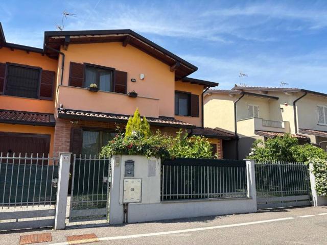 Villa Schiera in vendita a Motta Visconti, Lombardia