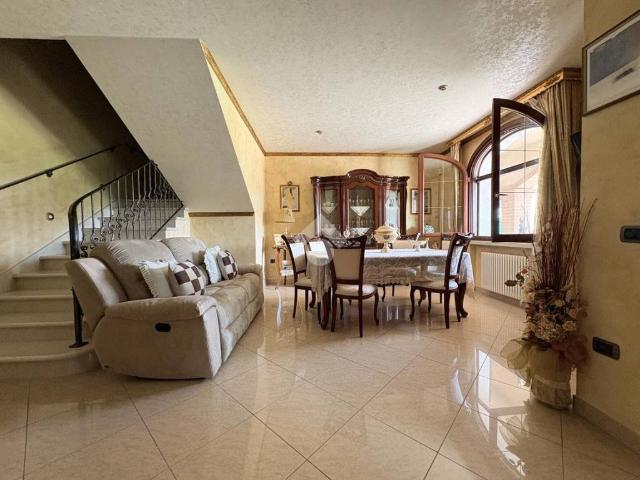 Villa Schiera in vendita a Motteggiana, Lombardia
