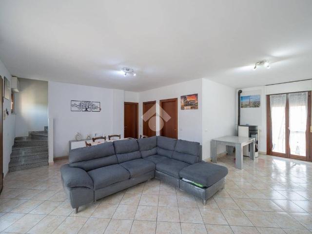 Villa Schiera in vendita a Motteggiana, Lombardia