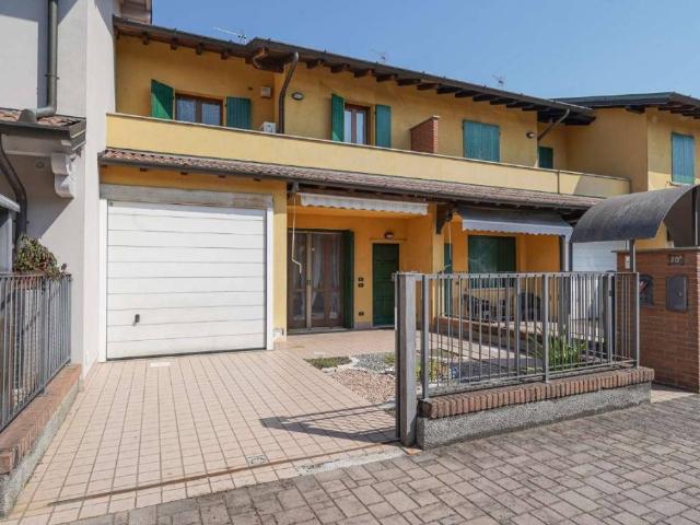 Villa Schiera in vendita a Mozzanica, Lombardia