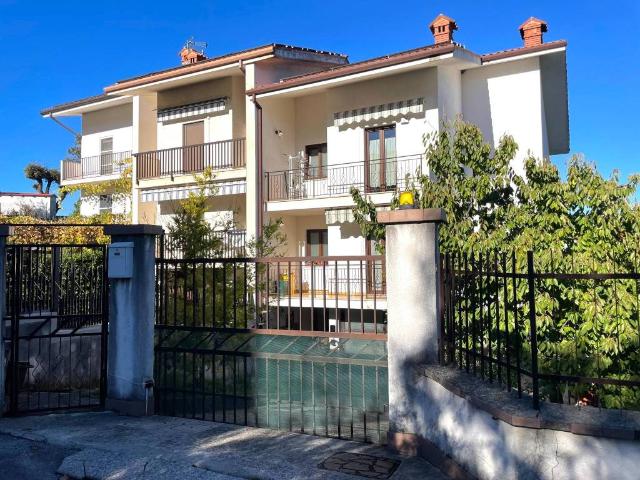 Villa Schiera in vendita a Santa Barbara / Korošci, Muggiò
