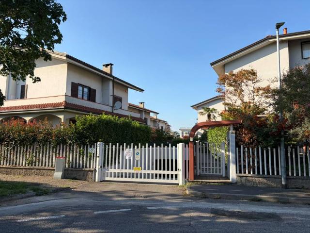 Villa Schiera in vendita a Muggiò, Lombardia