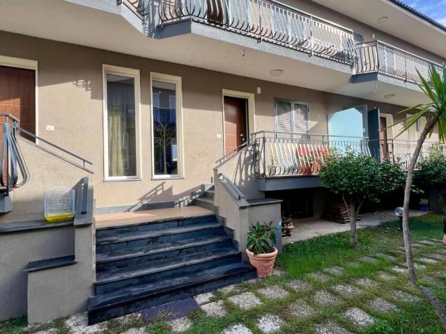 Villa Schiera in vendita a Mugnano di Napoli, Napoli
