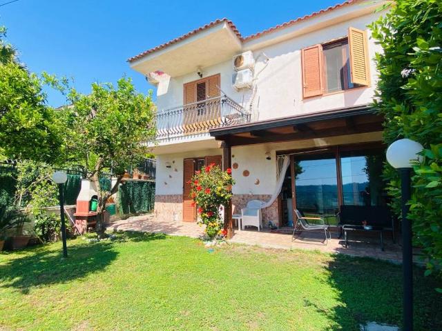 Villa Schiera in vendita a Astroni, Campania