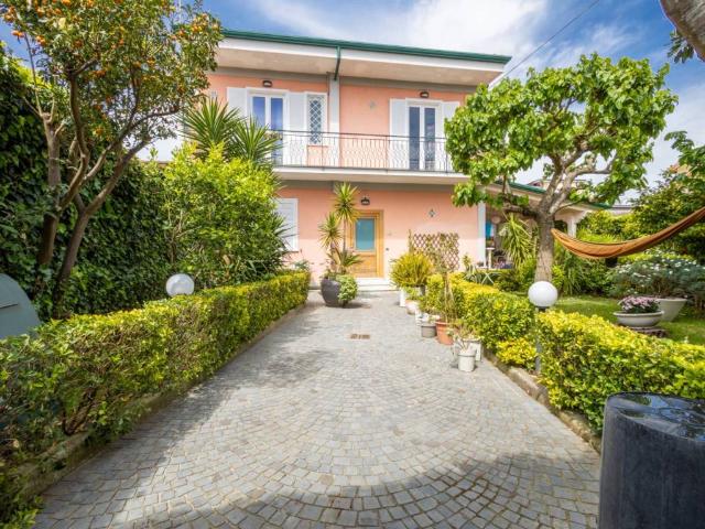 Villa Schiera in vendita a Santa Croce, Campania