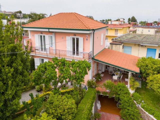 Villa Schiera in vendita a Santa Croce, Campania