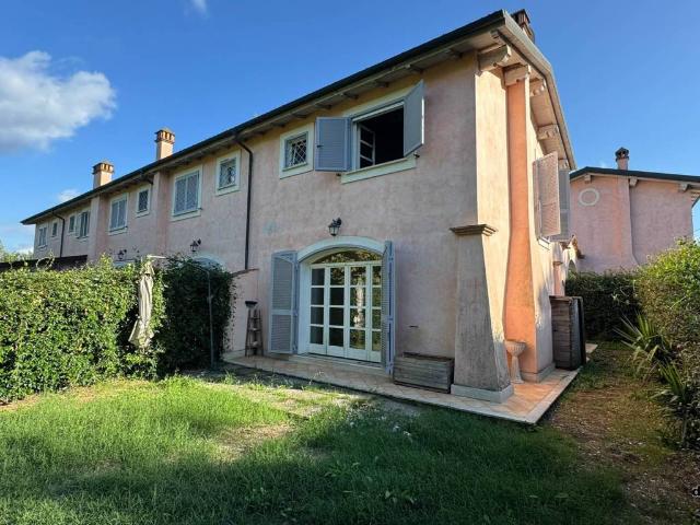Villa Schiera in vendita a Nepi, Lazio
