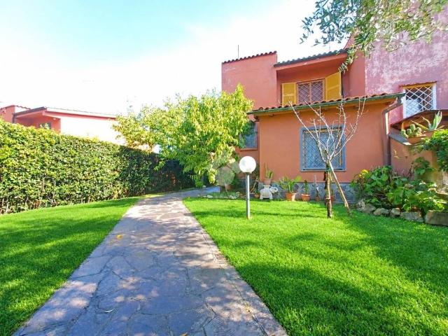 Villa Schiera in vendita a Belvedere Lidia, Nepi