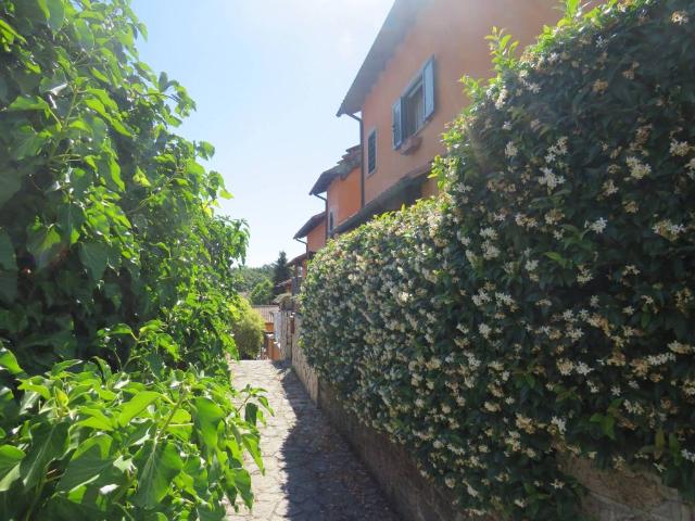Villa Schiera in vendita a Nepi, Lazio