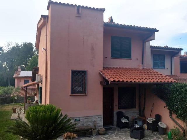 Villa Schiera in vendita a Nepi, Lazio