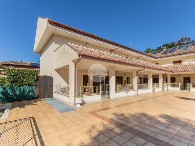 Villa Schiera in vendita a Nepi, Lazio