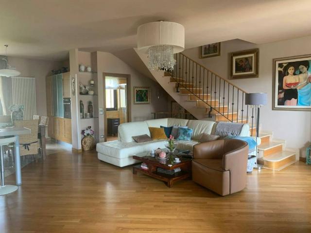 Villa Schiera in vendita a Unione dei Comuni della Val Vibrata, Nereto