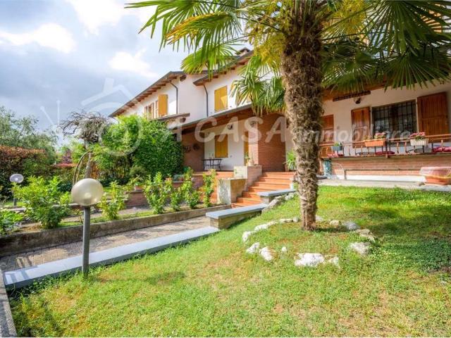 Villa Schiera in vendita a Noceto, Reggio Emilia