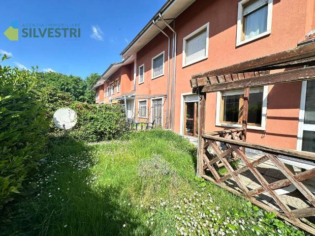 Villa Schiera in vendita a Torrion Quartara, Novara