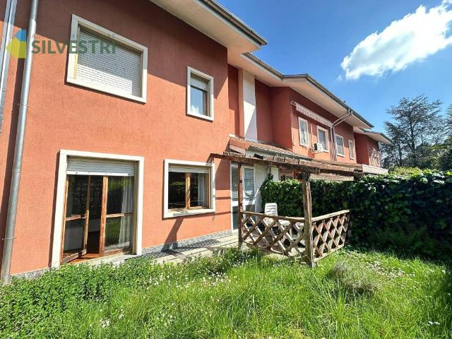 Villa Schiera in vendita a Torrion Quartara, Piemonte