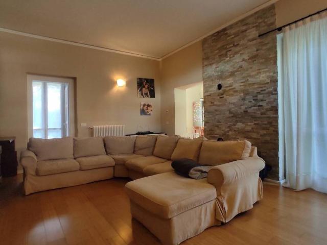 Villa Schiera in vendita a Pernate, Novara