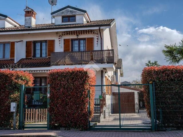 Villa Schiera in vendita a Unione dei Comuni I Fontanili, Noviglio