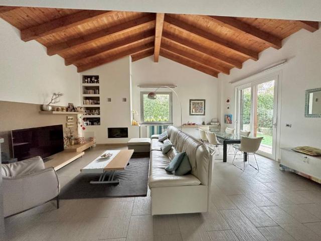 Villa Schiera in vendita a Unione dei Comuni I Fontanili, Noviglio