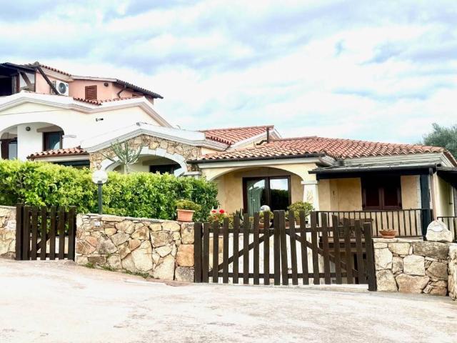 Villa Schiera in vendita a San Pantaleo, Sardigna/Sardegna