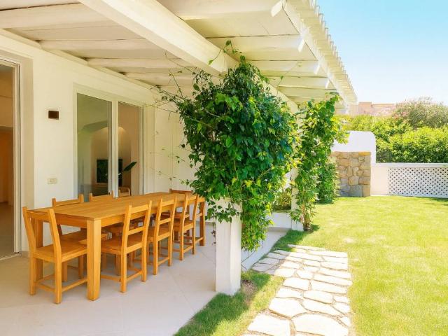Villa Schiera in vendita a San Pantaleo, Sardigna/Sardegna