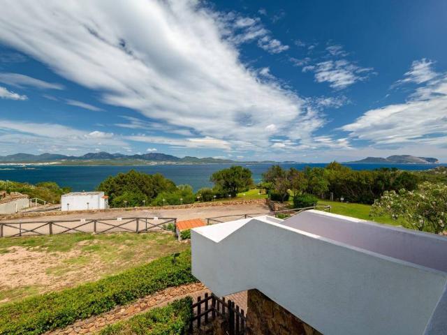 Villa Schiera in vendita a Punta Ceraso, San Pantaleo