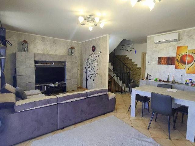 Villa Schiera in vendita a Piemonte, Novara