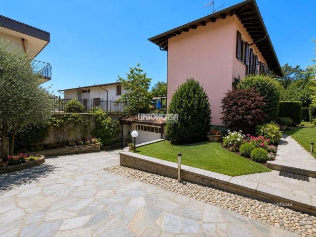 Villa Schiera in vendita a Cascina del Pè, Faloppio
